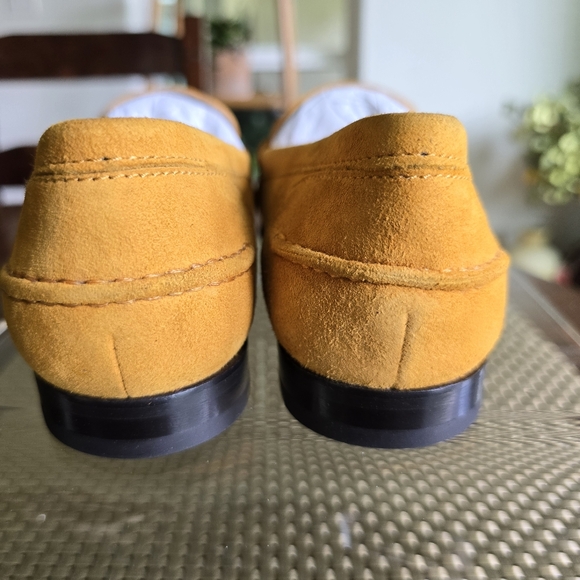 Cole Haan Yellow Gold Moccasin Flats. Used in good condition - Picture 9 of 11